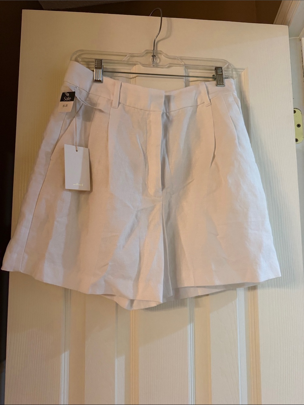 Wilfred White Pleated High-Waist Tailored Shorts